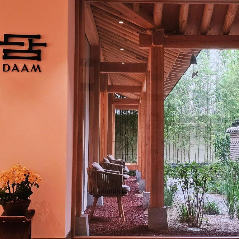 Ein Garten an der Unterkunft Hanok Hotel DAAM Seoul