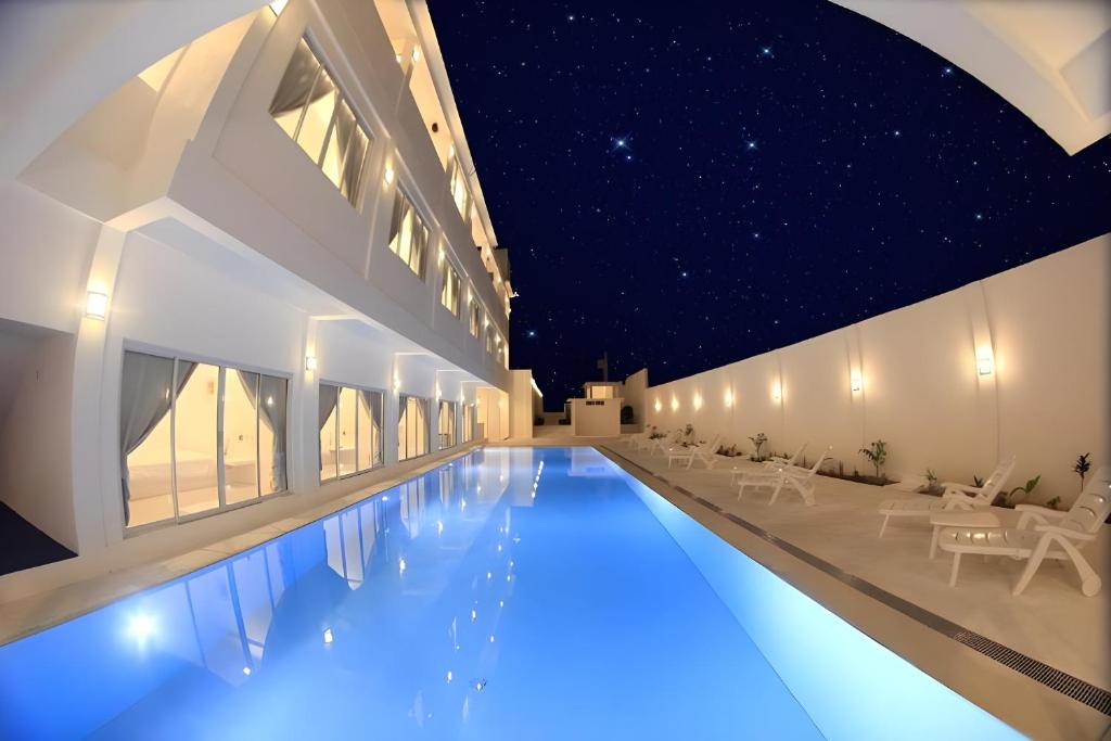 Bazén v ubytování Coron Bluewave Hotel nebo v jeho okolí