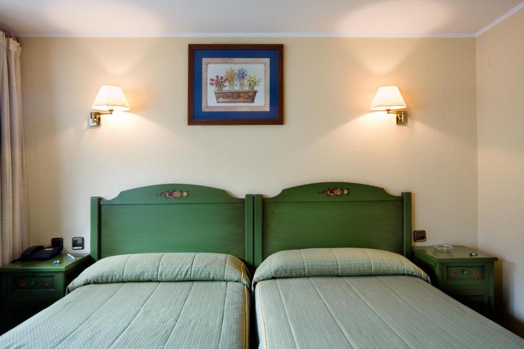 Postel nebo postele na pokoji v ubytování Rutllan & Spa