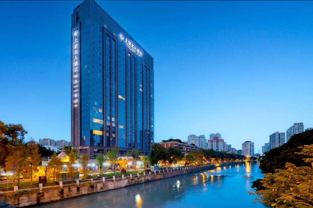 Permandangan sungai dekat dengan hotel