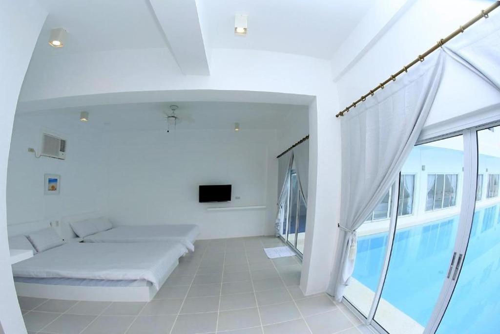 Bazén v ubytování Coron Bluewave Hotel nebo v jeho okolí