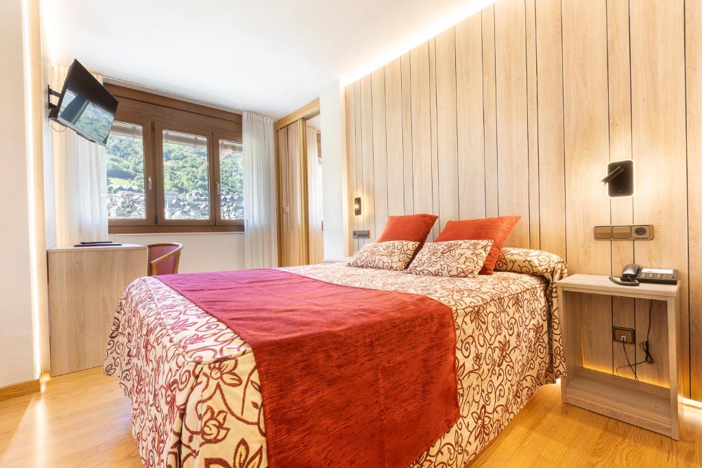 Ліжко або ліжка в номері Hotel Eth Solan & SPA