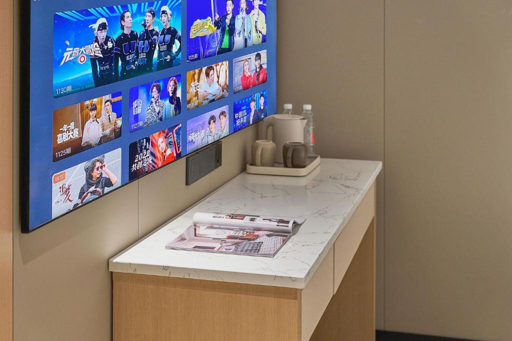 TV a/nebo společenská místnost v ubytování Meiye Hotel Zhujiang Newtown - Wuyangcun Metro - Canton Fair