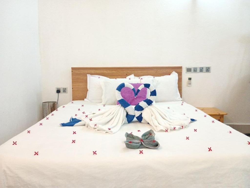 Postel nebo postele na pokoji v ubytování Olhumathi View Inn