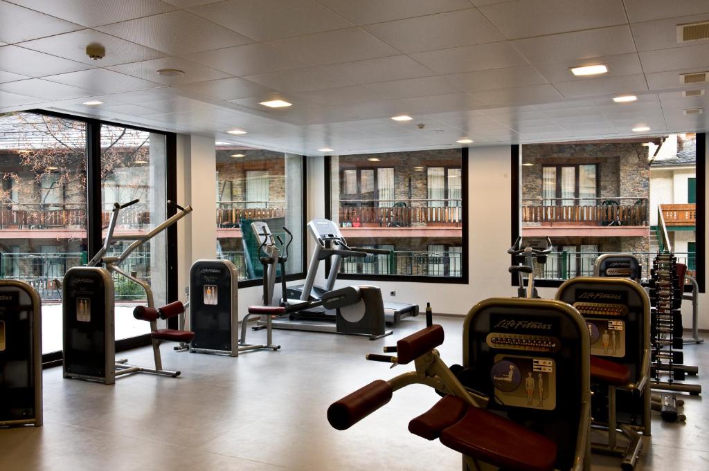 Fitness centrum a/nebo fitness zařízení v ubytování Rutllan & Spa
