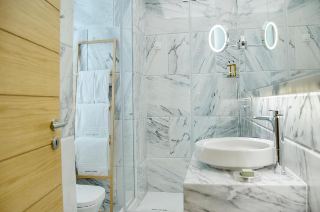 Browns Central Hotel - Resim 3