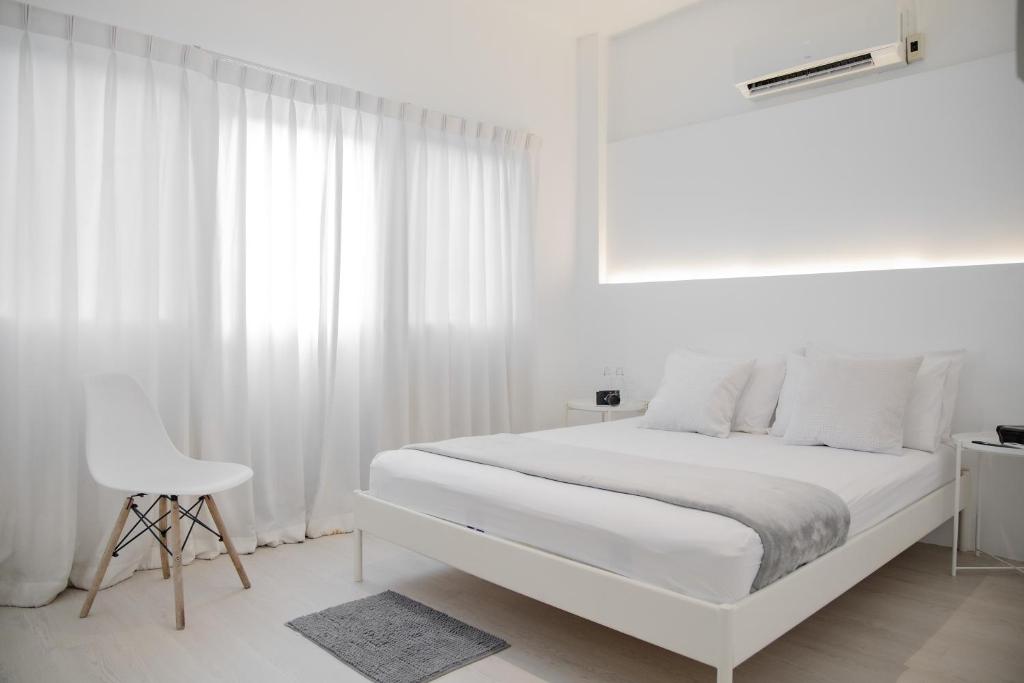 Postel nebo postele na pokoji v ubytování HAO Hotel Phuket