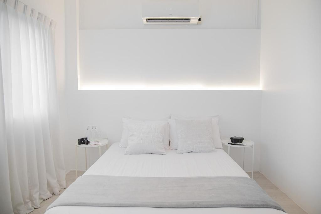 Postel nebo postele na pokoji v ubytování HAO Hotel Phuket