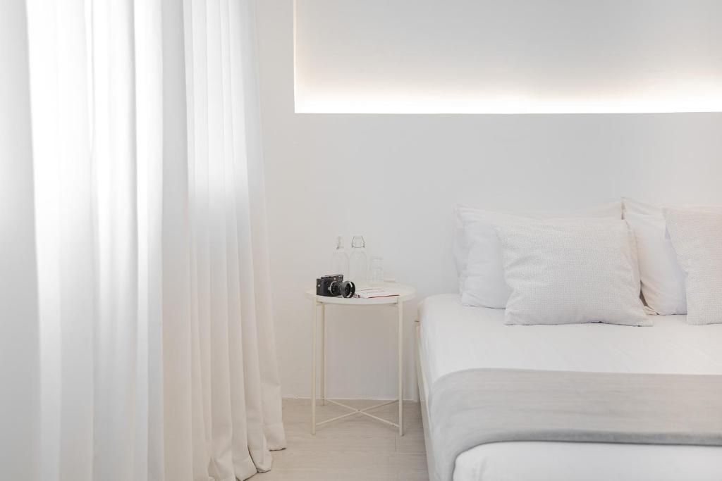 Postel nebo postele na pokoji v ubytování HAO Hotel Phuket