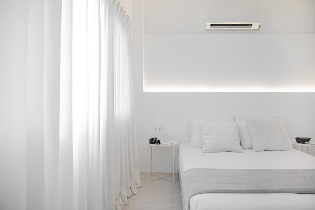 Postel nebo postele na pokoji v ubytování HAO Hotel Phuket