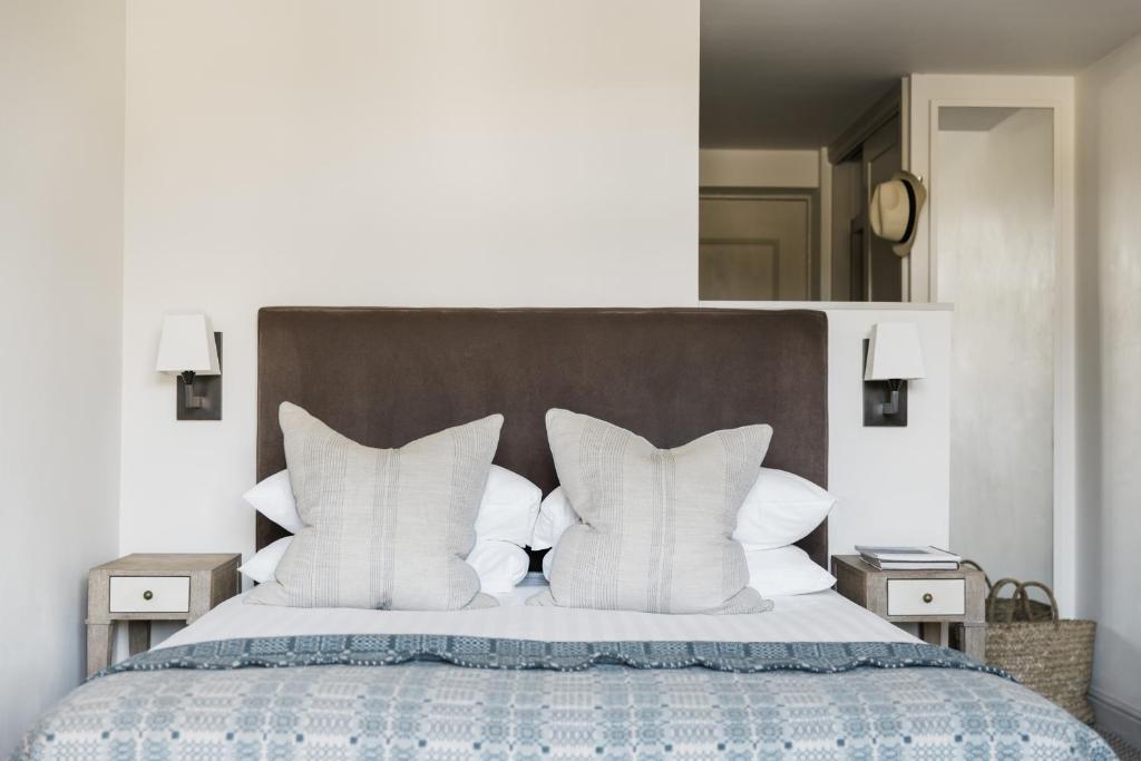 Postel nebo postele na pokoji v ubytování Dart Marina Hotel