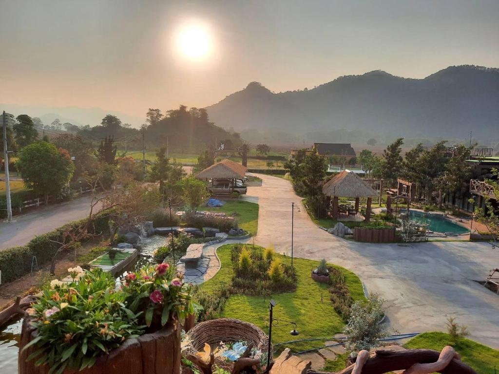 a view of a garden with the sun in the sky at Kataipakhaoyai in Ban Tha Chang