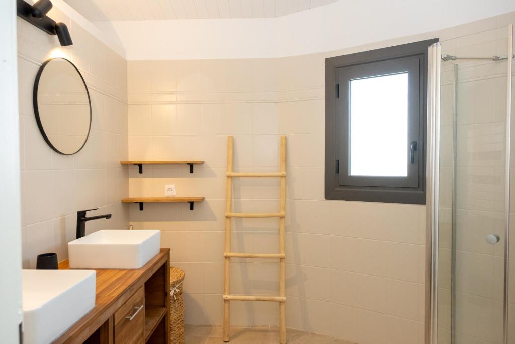 Fotografie z fotogalerie ubytování Maison rénovée avec piscine chauffée à deux pas de la mer v destinaci Le Bois-Plage-en-Ré