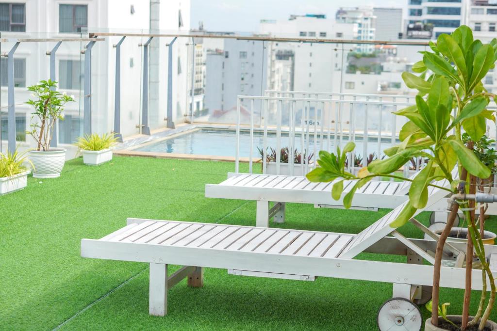 Bazén v ubytování Jolia Hotel Danang Beach nebo v jeho okolí