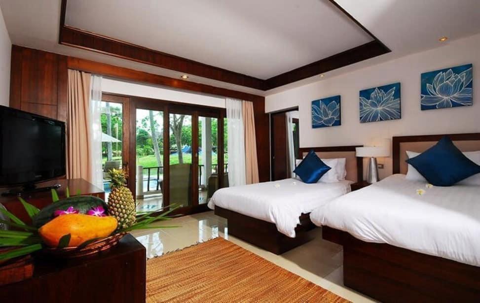 Postel nebo postele na pokoji v ubytování the ocean resort samui