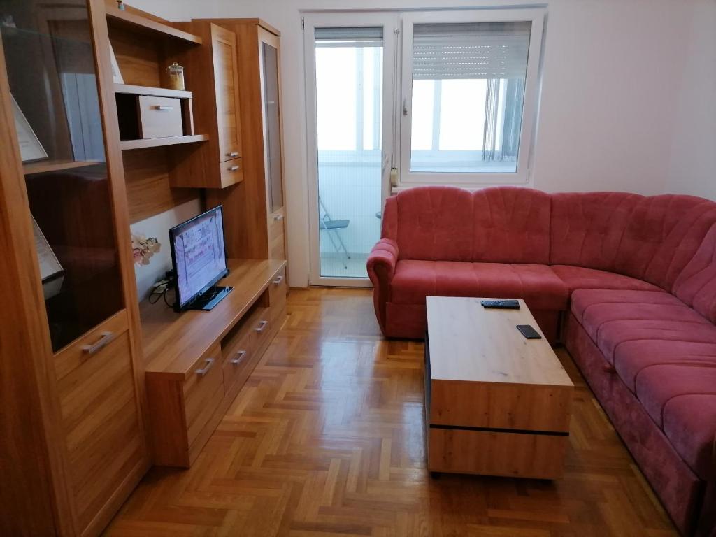 Televiisor ja/või meelelahutuskeskus majutusasutuses Apartman Ana