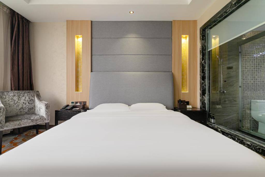 Postel nebo postele na pokoji v ubytování Yi Yun Hotel Guangzhou Baiyun International Airport Branch - Renhe Metro Station