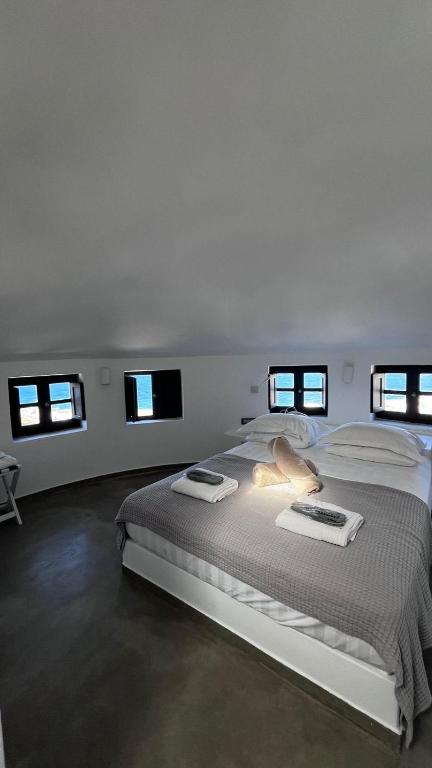 Postel nebo postele na pokoji v ubytování Topos Exclusive Santorini