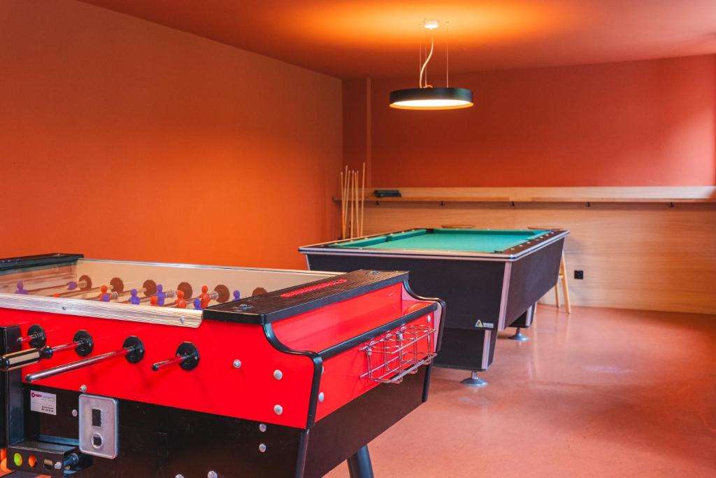 Biliár nebo kulečník v ubytování Davos Youth Hostel