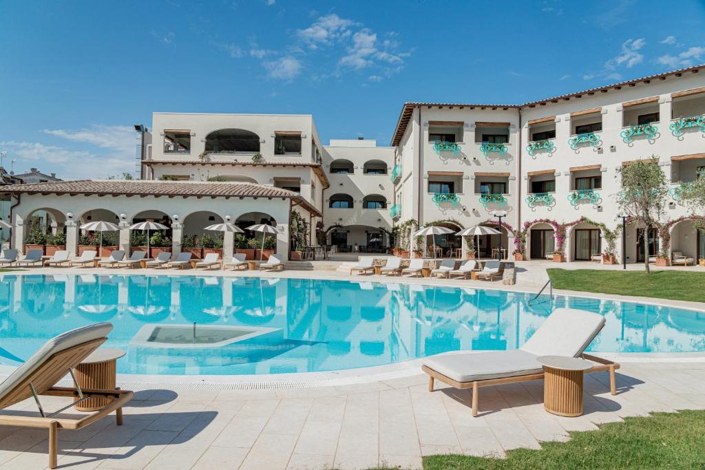 Bazén v ubytování Hotel Sestante nebo v jeho okolí
