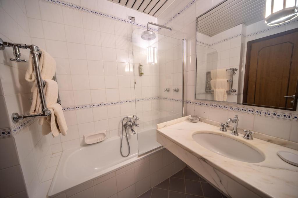 Grand Hotel Bastiani - Basic Triple Room