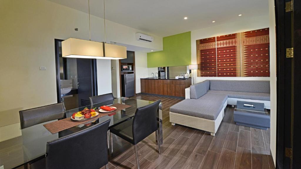 Posezení v ubytování Whiz Prime Hotel Khatib Sulaiman Padang