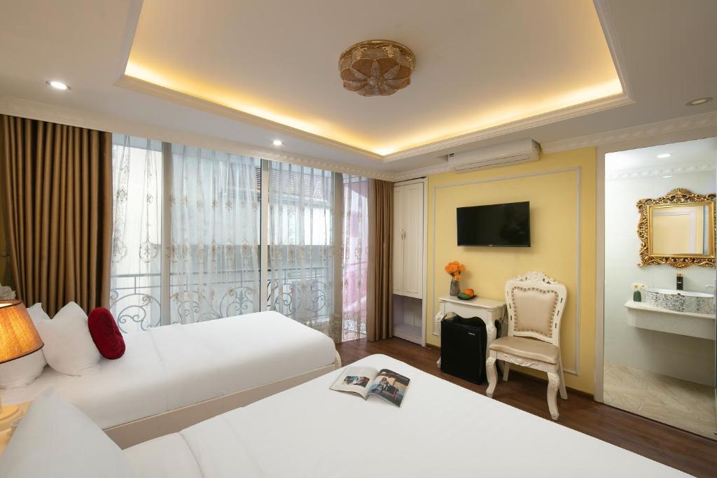 Postel nebo postele na pokoji v ubytování Hanoi Oldtown Boutique Hotel