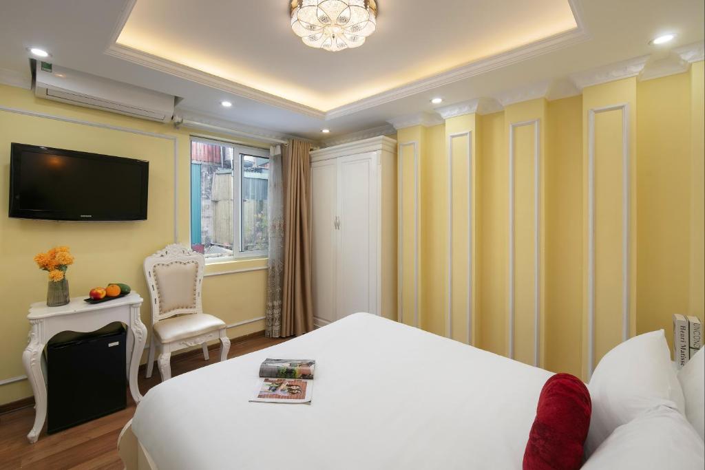TV a/nebo společenská místnost v ubytování Hanoi Oldtown Boutique Hotel