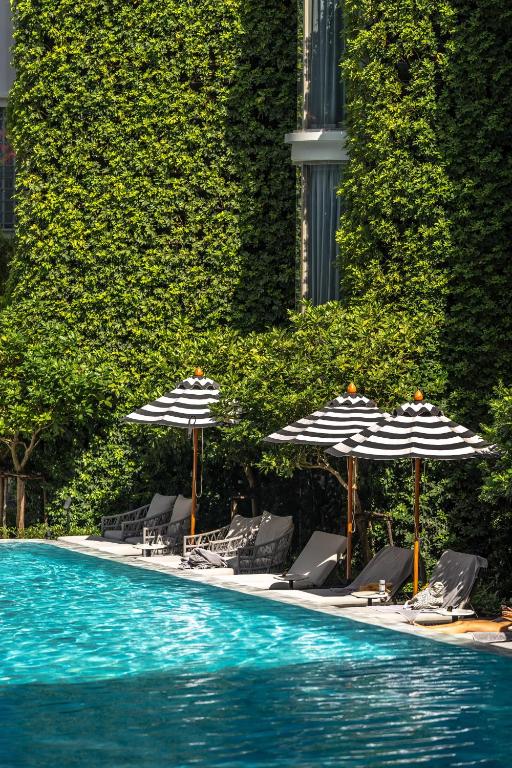 Bazén v ubytování The Salil Hotel Riverside Bangkok nebo v jeho okolí