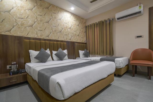 Hotel Miracle 2KM FROM MAHAKAL TEMPLE - 上级三室