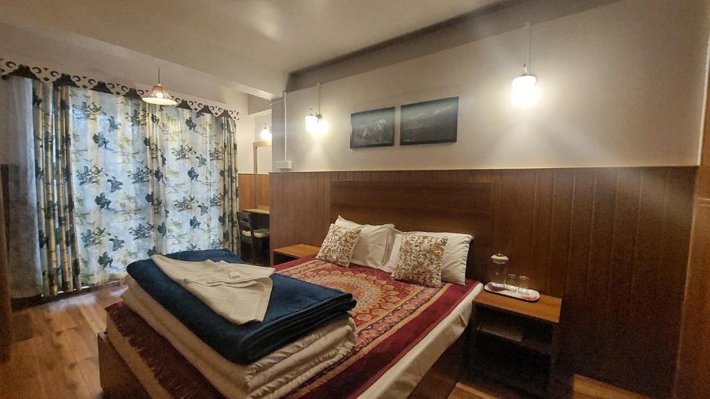 Postel nebo postele na pokoji v ubytování Indivar Homestay
