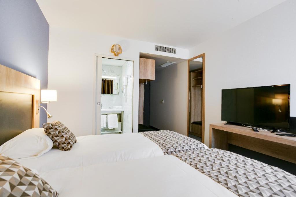 Brit Hotel Confort Loches - Tweepersoonskamer Met 2 Aparte Bedden