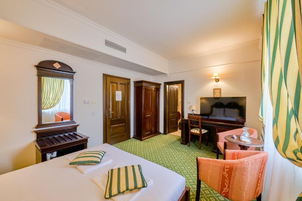 Postel nebo postele na pokoji v ubytování Hotel Classico Timisoara