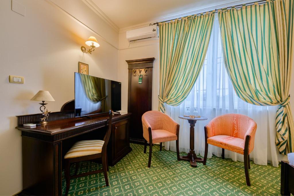 TV a/nebo společenská místnost v ubytování Hotel Classico Timisoara