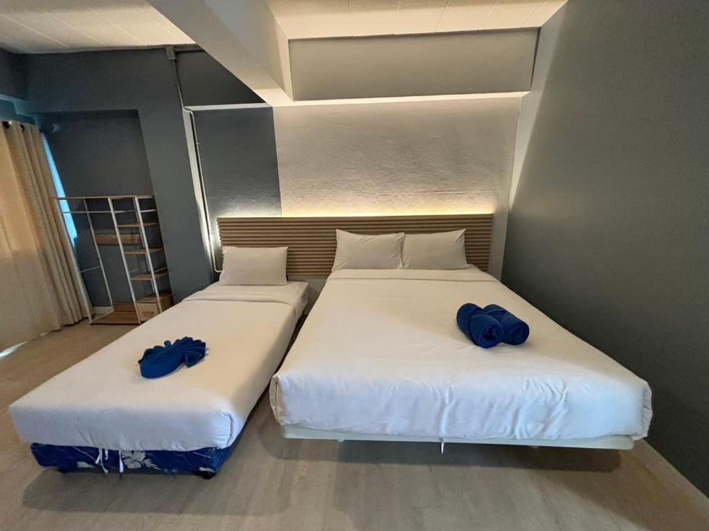 Watket Hotel โรงแรมวัดเกต - Habitación Triple De Lujo