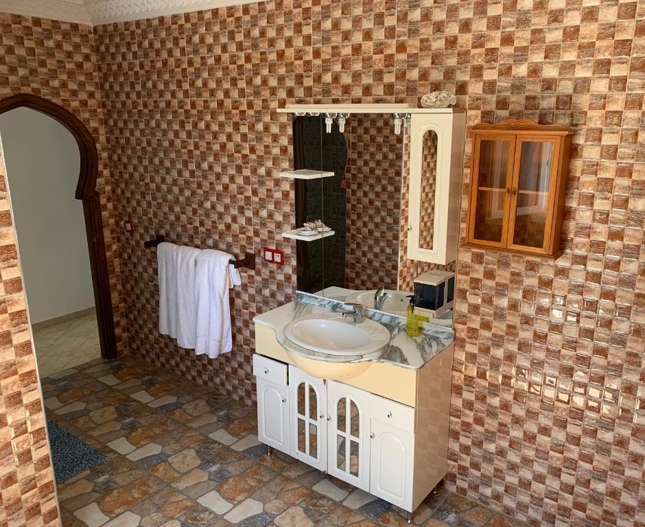 Koupelna v ubytování Rayani Maison d'Hôtes