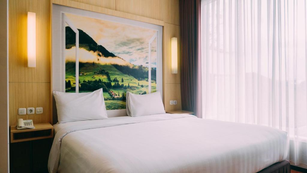 Postel nebo postele na pokoji v ubytování Tebu Hotel Bandung