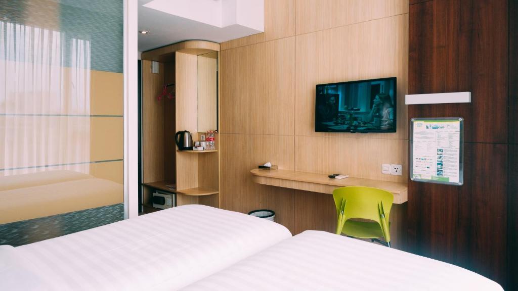 TV a/nebo společenská místnost v ubytování Tebu Hotel Bandung