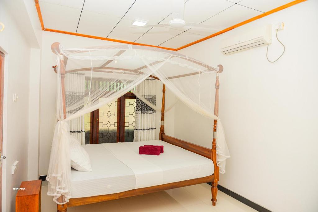 Postel nebo postele na pokoji v ubytování Hanguk Villa Mirissa
