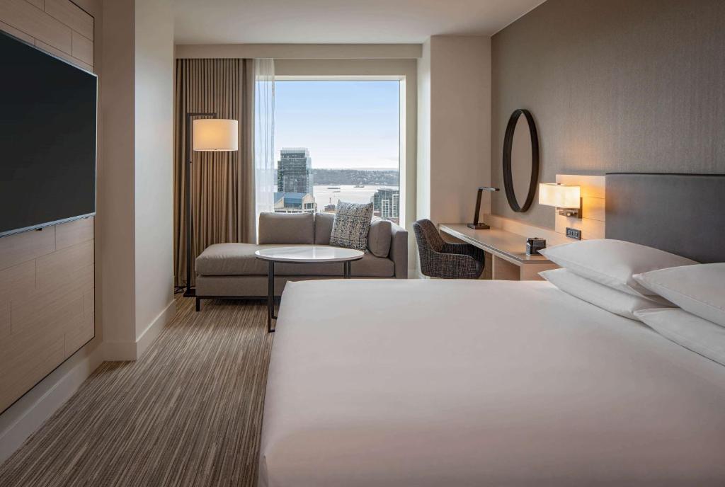 Postel nebo postele na pokoji v ubytování Hyatt Regency Seattle