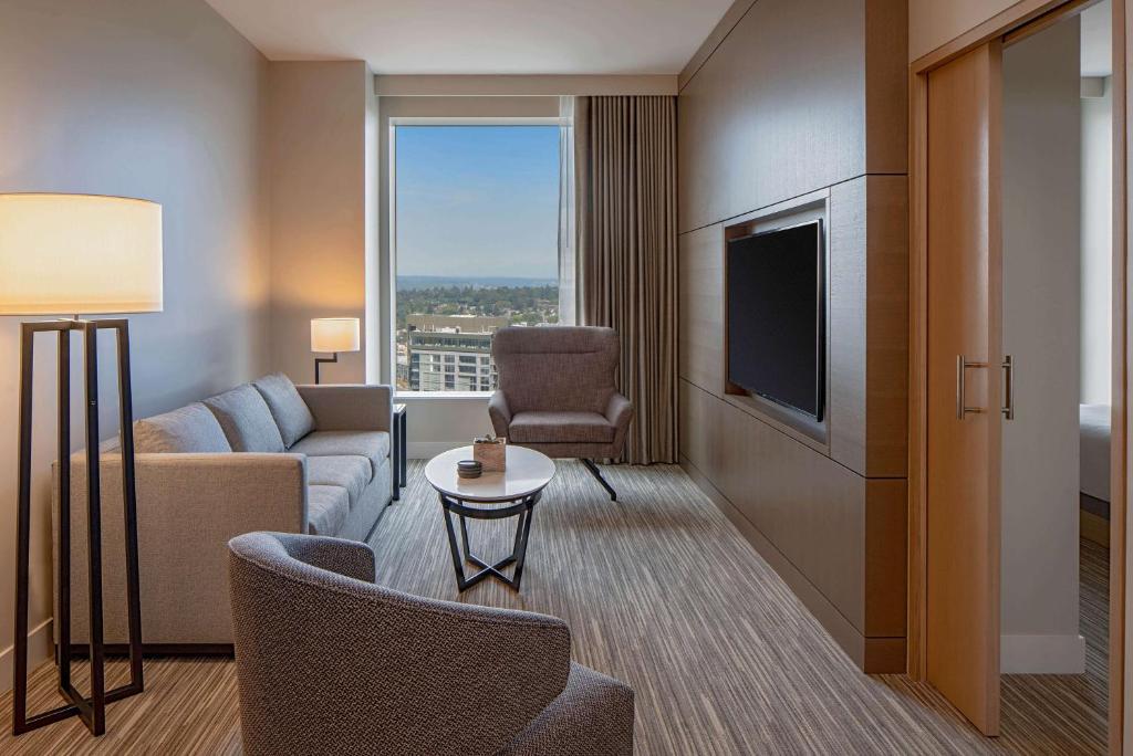 TV a/nebo společenská místnost v ubytování Hyatt Regency Seattle