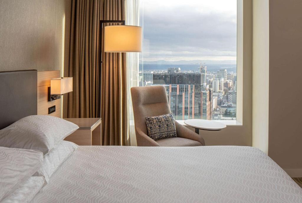 Postel nebo postele na pokoji v ubytování Hyatt Regency Seattle