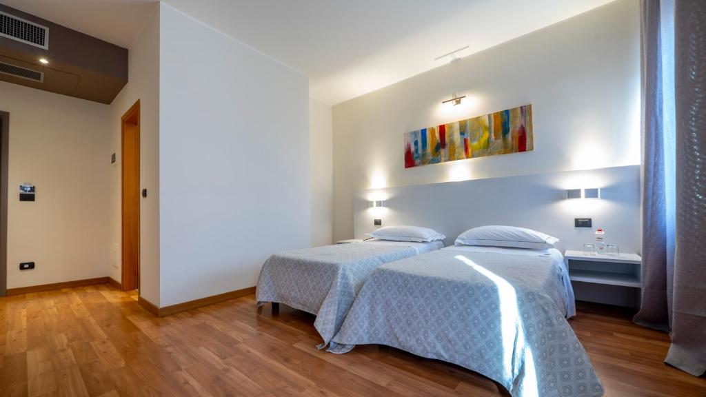 Postel nebo postele na pokoji v ubytování Albergo Ligabue