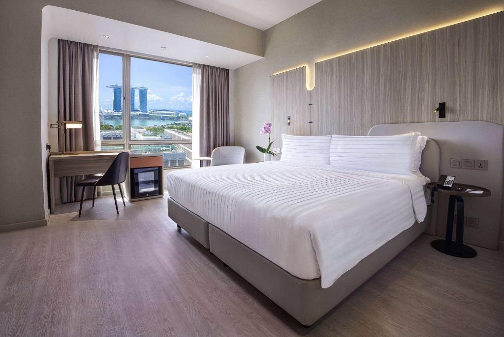 Postel nebo postele na pokoji v ubytování Wyndham Singapore Hotel