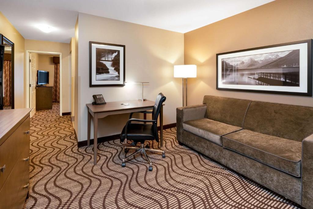 Best Western Plus Kalispell/Glacier Park West Hotel & Suites photo