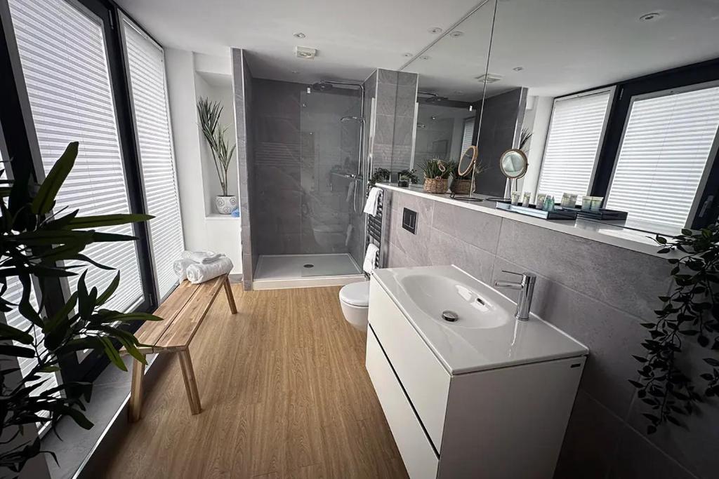 Beachcliff Rooms & Apartments - King Suite