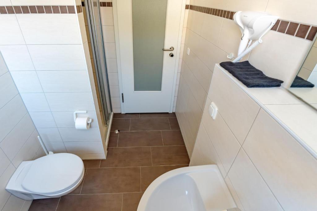 Sonnenschein Hotel & Apartments - Habitación Doble Con Baño Privado Externo