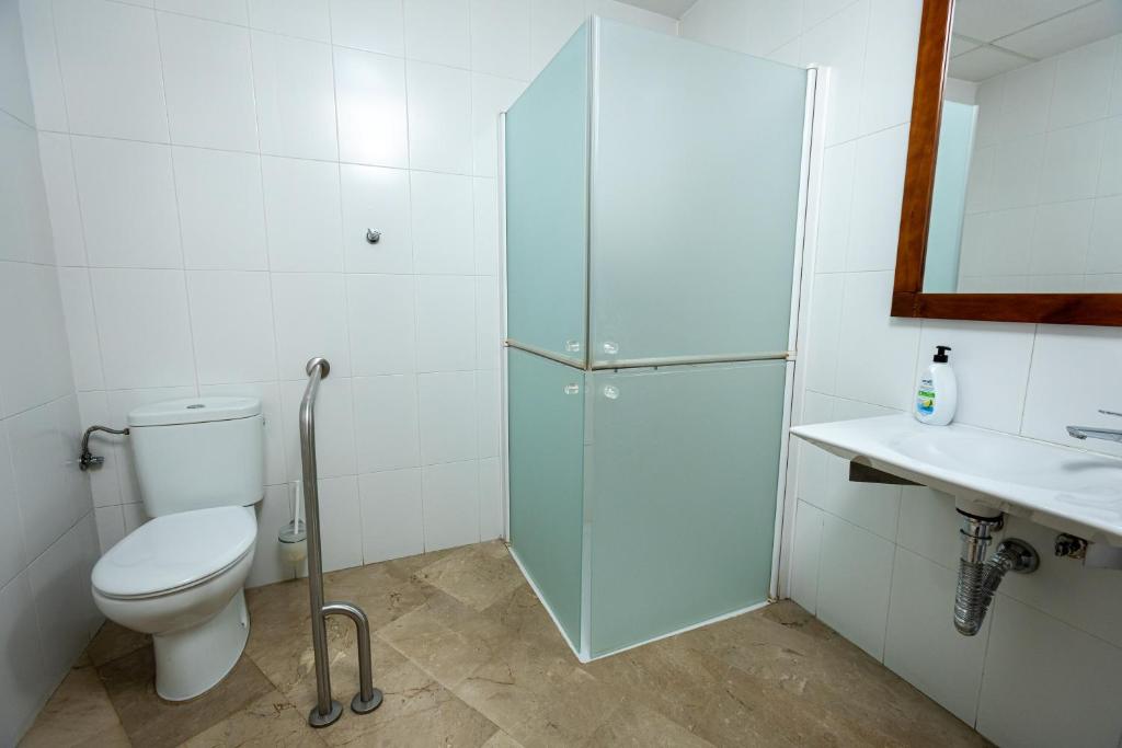 Koupelna v ubytování Apartamentos Aixa II