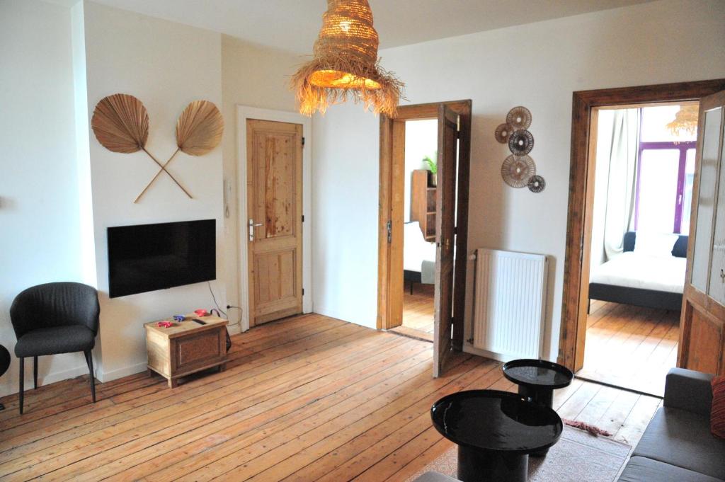 TV a/nebo společenská místnost v ubytování Boho Apartments - 2 Bedrooms