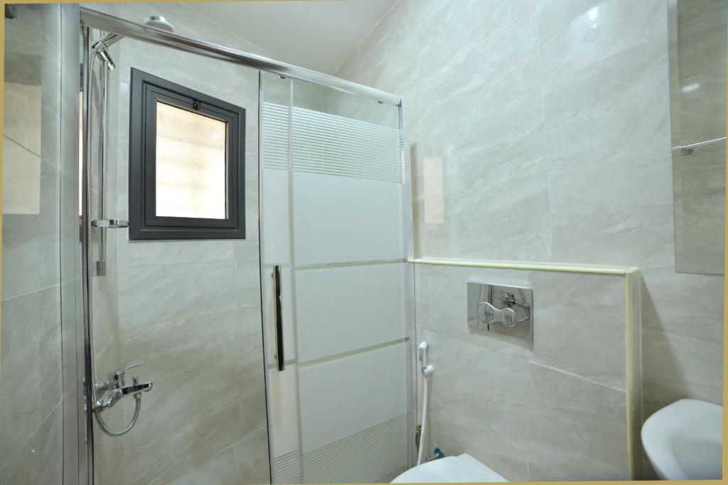 Koupelna v ubytování رمّ للأجنحة Rum Royal Suites